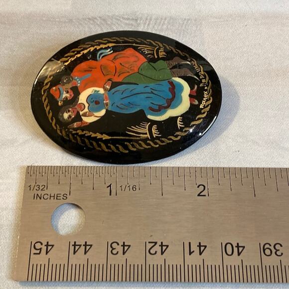 Vintage Hand-Painted and Signed Palekh Russian Wood & Black Lacquer Brooch EUC - Picture 3 of 4